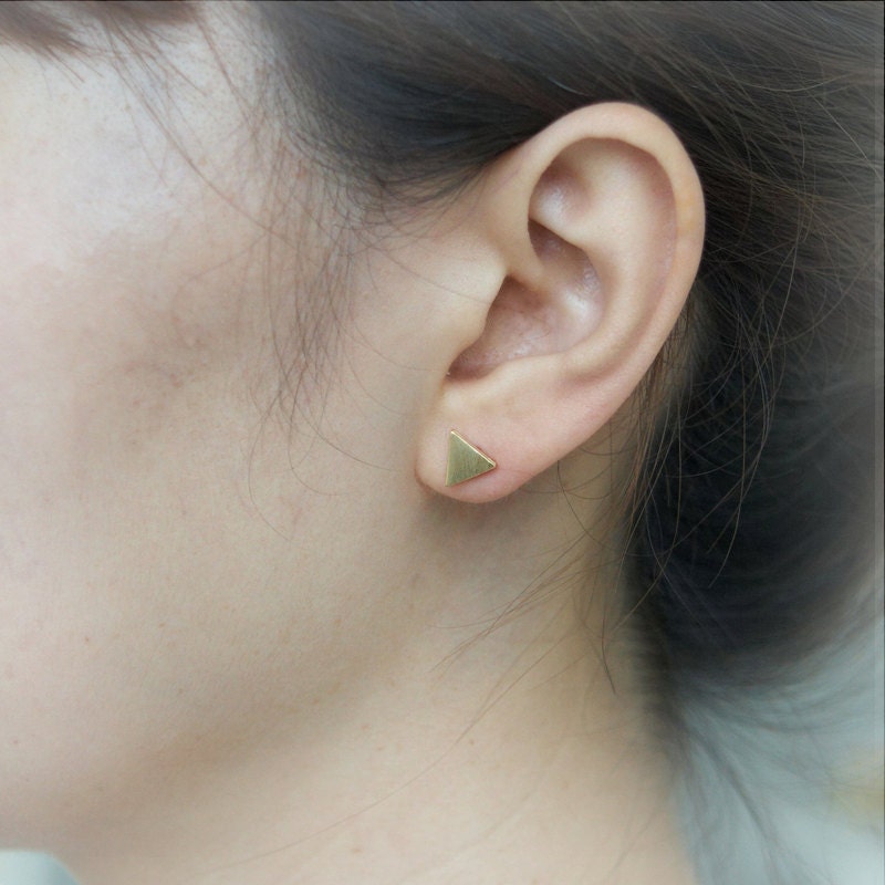Tiny textured triangle earrings / choose your color / gold, silver and pink gold