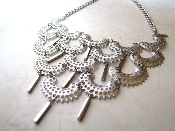 Vintage Bib Necklace Sarah Coventry Silver Charisma 1975 BellinaCreations Bellina Creation