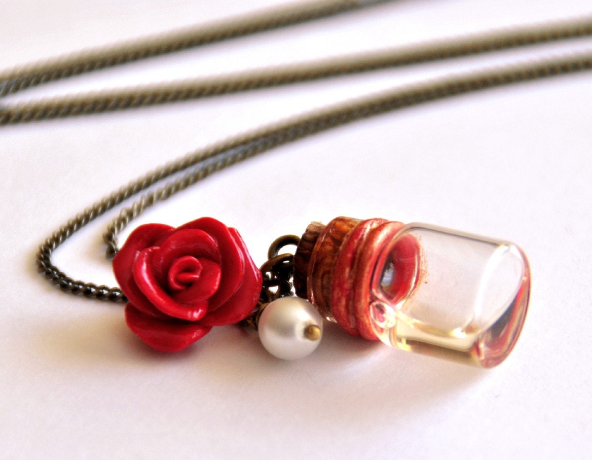 La vie en rose necklace with polymer clay and perfume - Made to Order