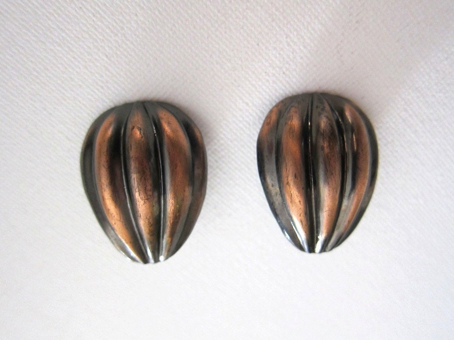 Vintage retro Mad Men incised copper clip on earrings
