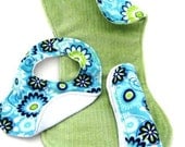 Green and Blue Burp Cloths with Matching Bib - 3pc. gift set, Retro Crazy Daisy Print