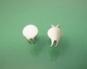 Berries On Feet earrings / boucles d'oreille Baies Sur Pattes