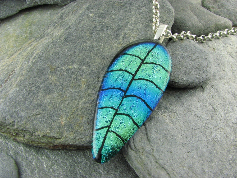 Green Auroa Borealis Leaf Pendant