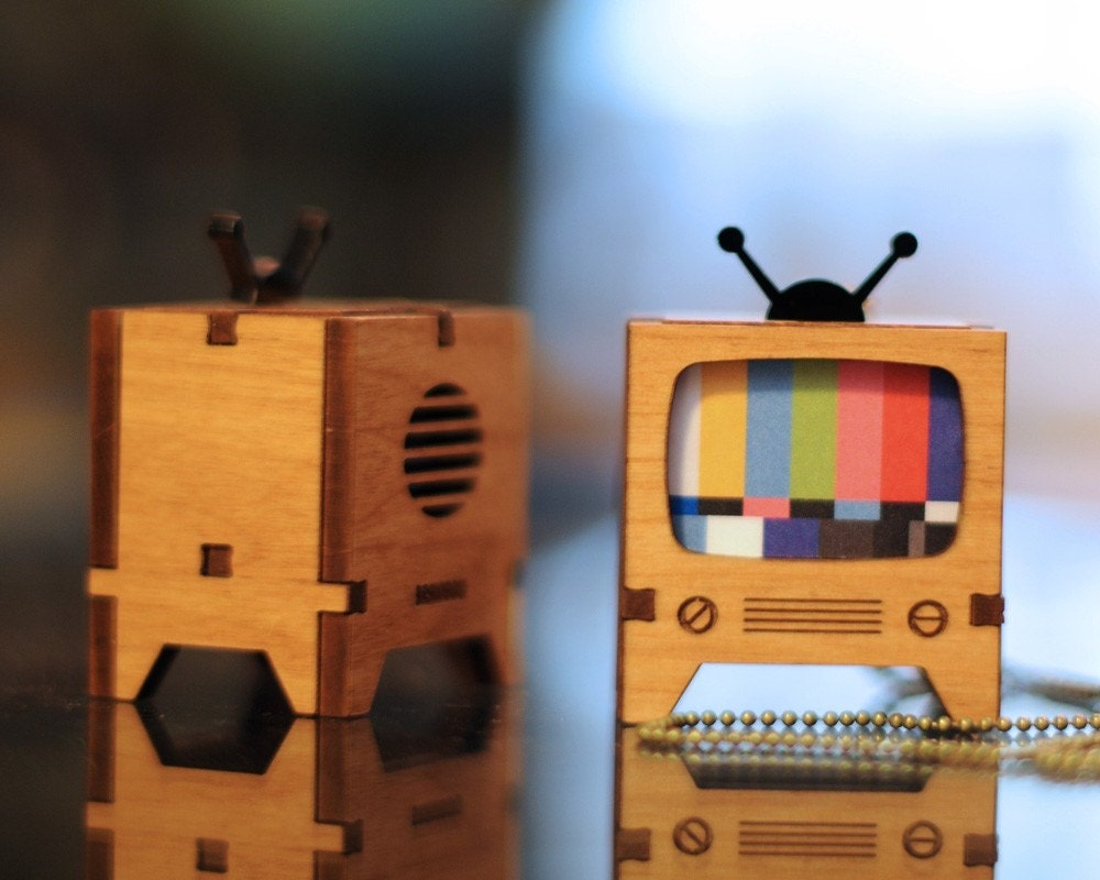 3D TV Screen Test Necklace
