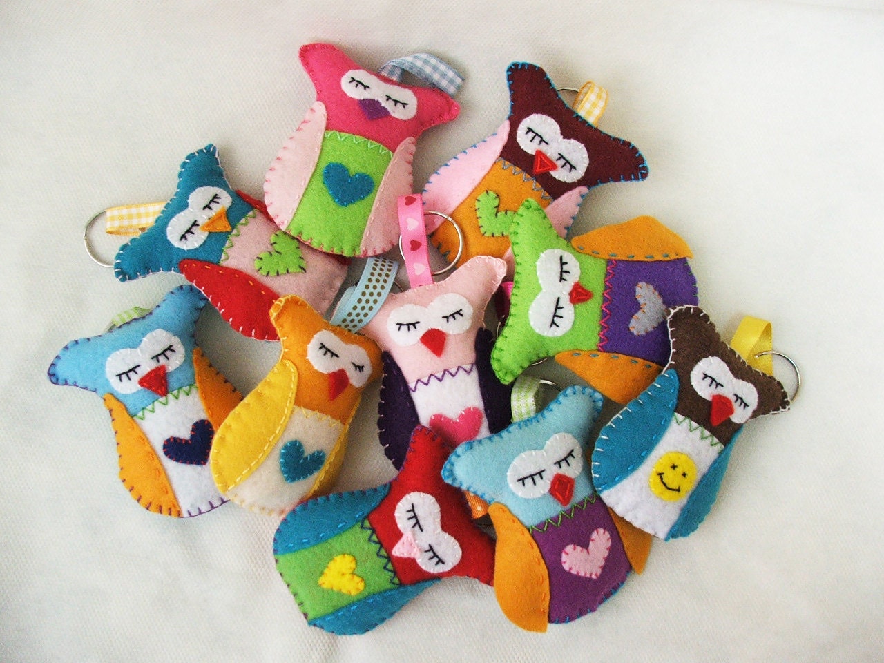 Party favour/key chain/pincushion Cute owl - Made To Order item, colors of your choice