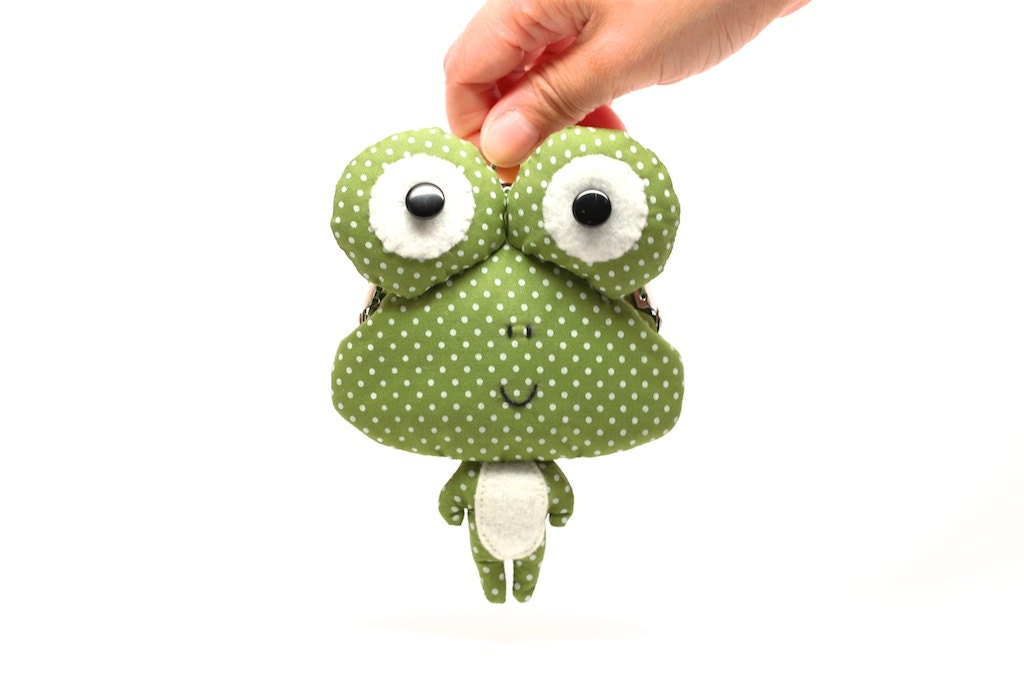 Little green frog clutch purse