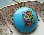 Flower Cabochon Necklace Nostalgic Posy Baby Blue Vintage Acrylic Floral Cab Gold Plated Chain Red Roses Floral Bouquet Green Leaves