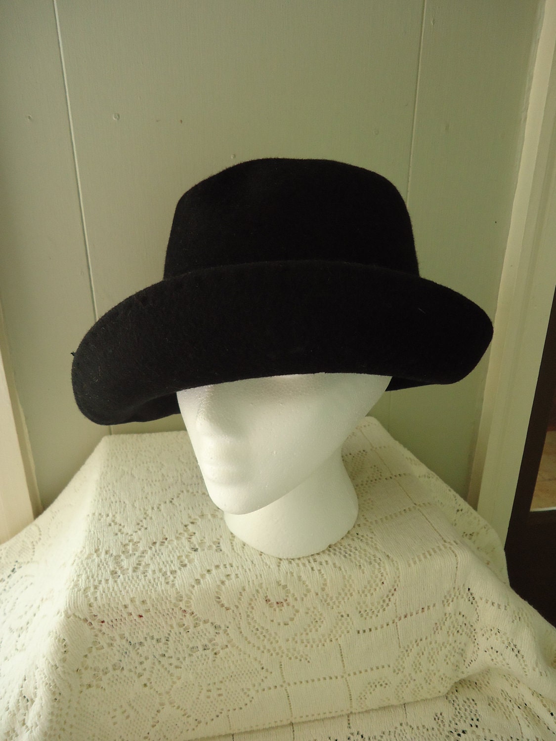 1950s cloche / 50s black wool cloche / Ritz Henry Pollak New York cloche