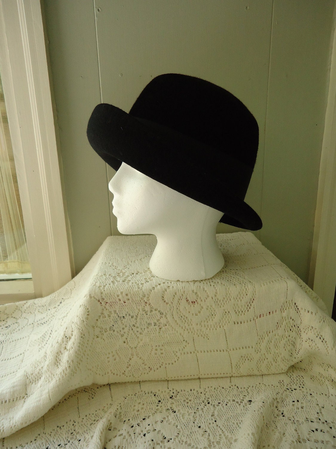1950s cloche / 50s black wool cloche / Ritz Henry Pollak New York cloche