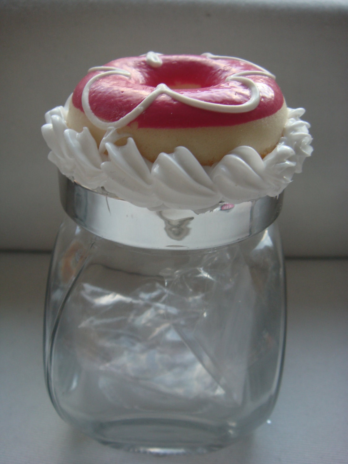 Jar - Strawberry glazed doughnut