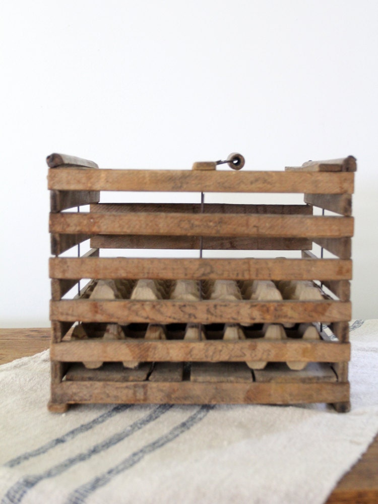 Humpty Dumpty Egg Crate / Vintage Egg Carrier