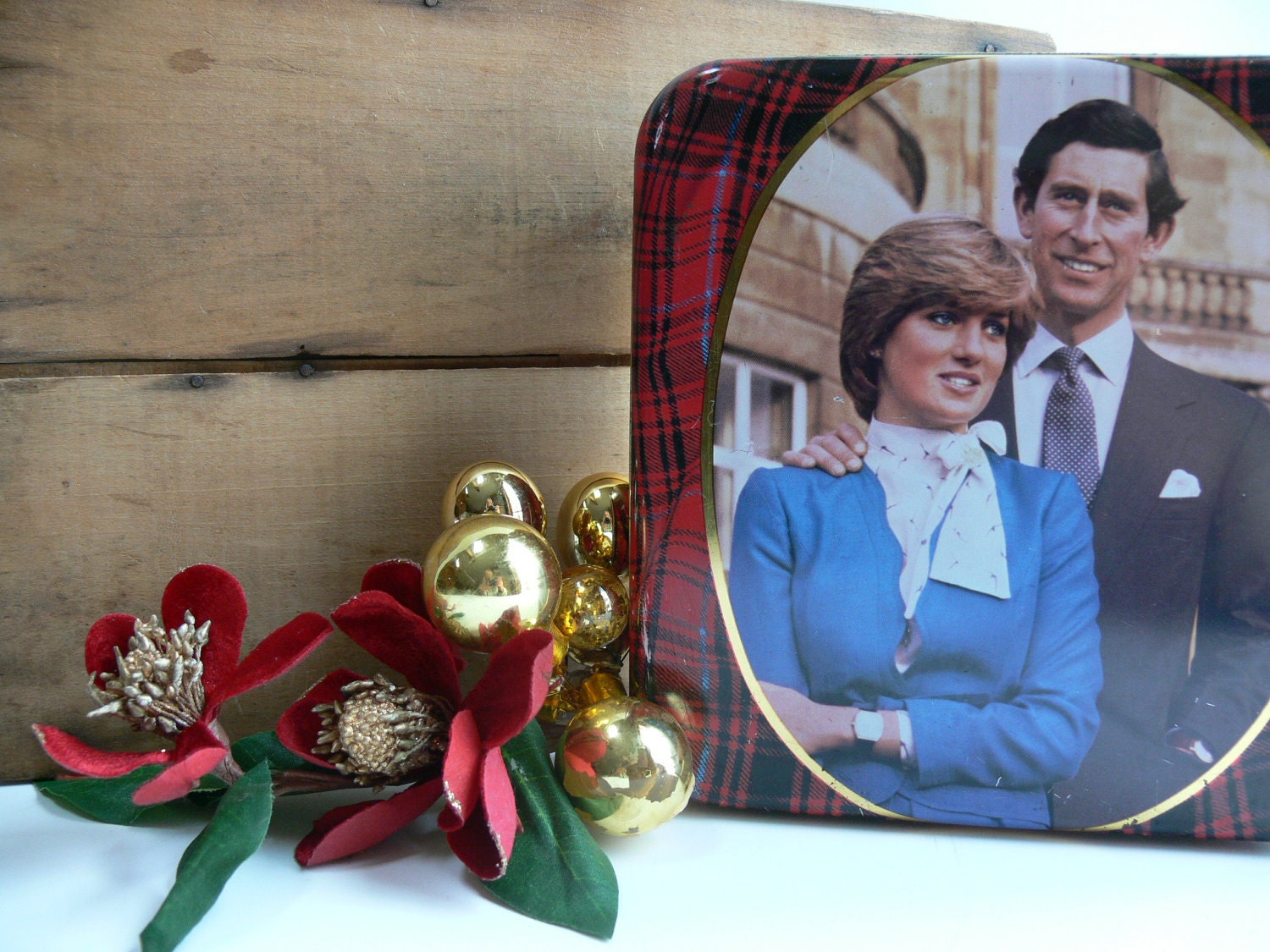 Charles & Diana Tin - Vintage Wedding Commemorative - British Royalty - Container