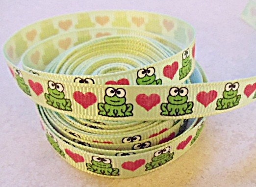Green Frog in love on green 3/8" grosgrain ribbon Il_570xn