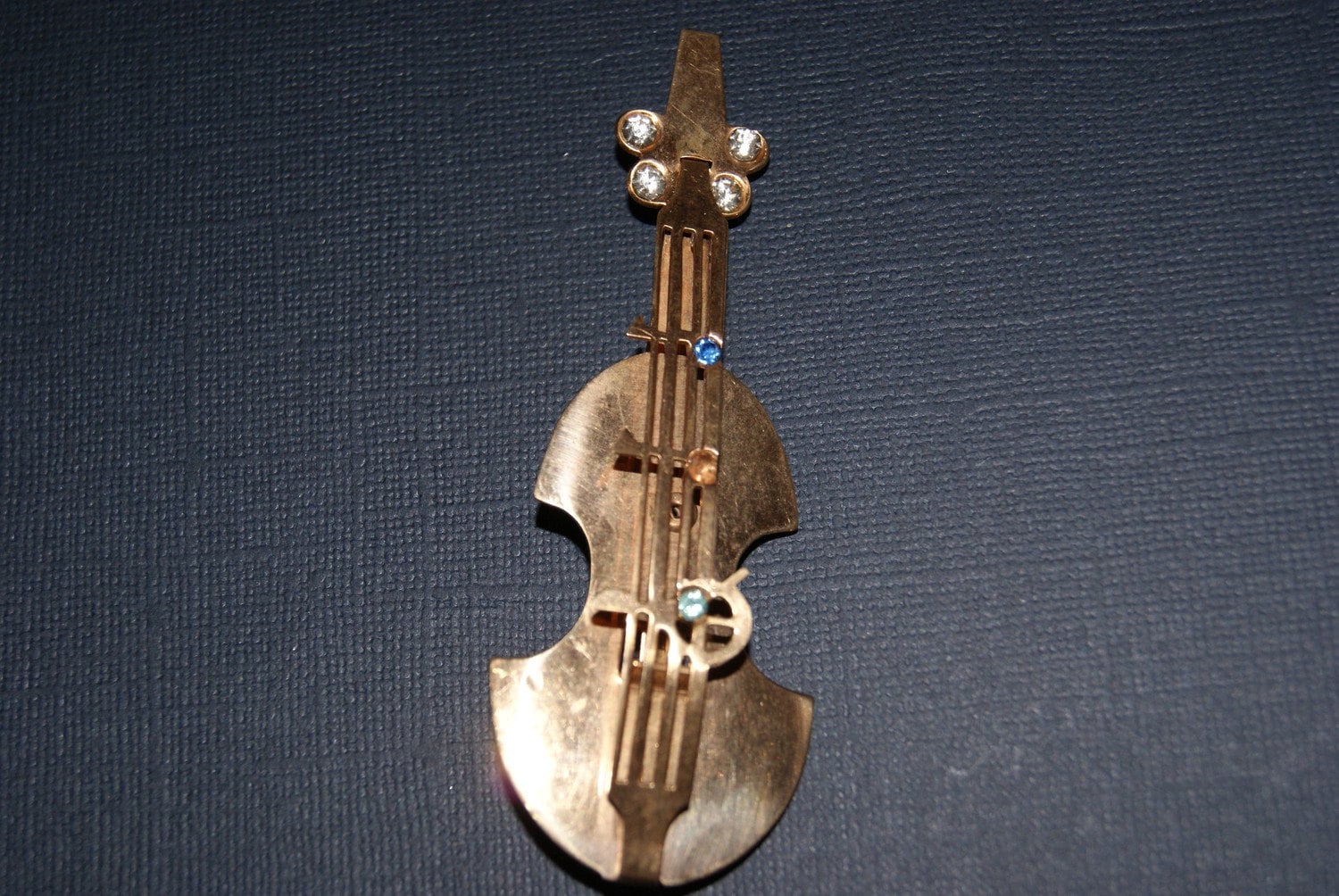 Cello Pin