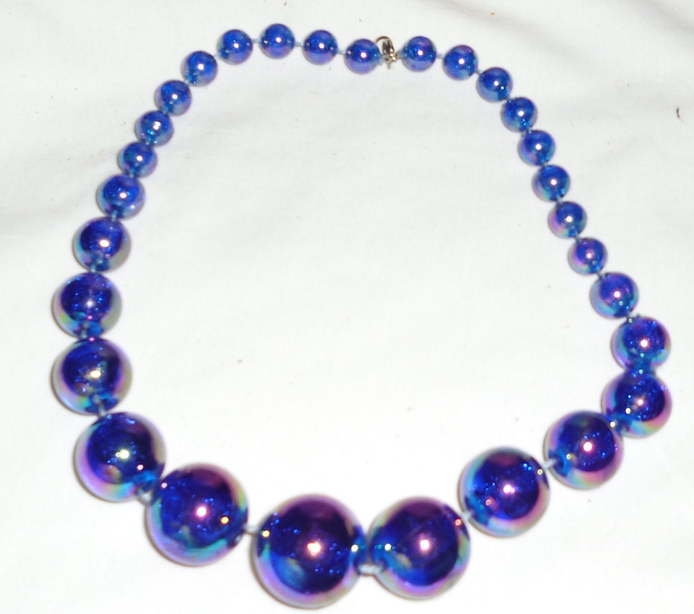 Vintage Necklace / Large Chunky Beads in an Iridescent Blue