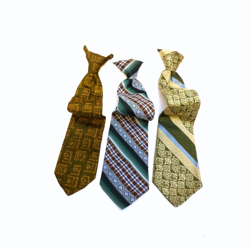 Vintage Ties, Wembley, 1970s.  Clip-On Neckties, 70s Mens Fashion. Green, Olive, Khaki, Stripes, Print, Plaid, Haberdashery
