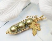 Three Peas In A Pod Gold Pendant  Necklace. Brides, Bridesmaids, friends, Sisters Mothers - Swarovski Pearls