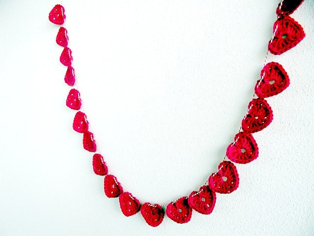 Crochet Red Hearts Garland L - 22 hearts