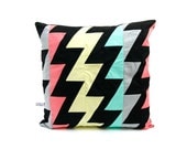 patchwork cushion cover zigzag multicolored pattern - housse de coussin en patchwork, motif zig-zag multicolor