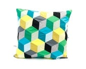 patchwork cushion cover 3D cubes pattern green, blue, yellow and black - housse de coussin en patchwork, motif cubes jaune bleu vert noir