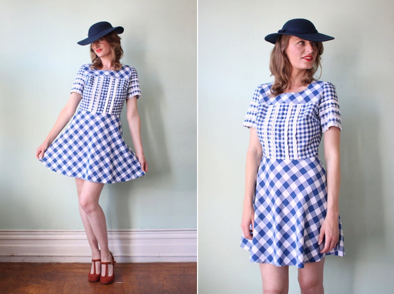 vintage 1970's blue & white gingham mini dress with lace trim / size s