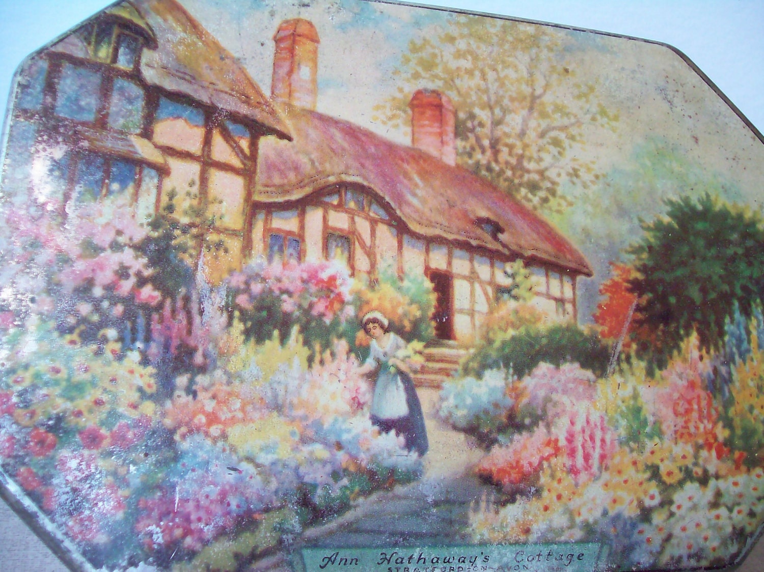Vintage English Toffee Tin -- Ann Hathaway's Cottage