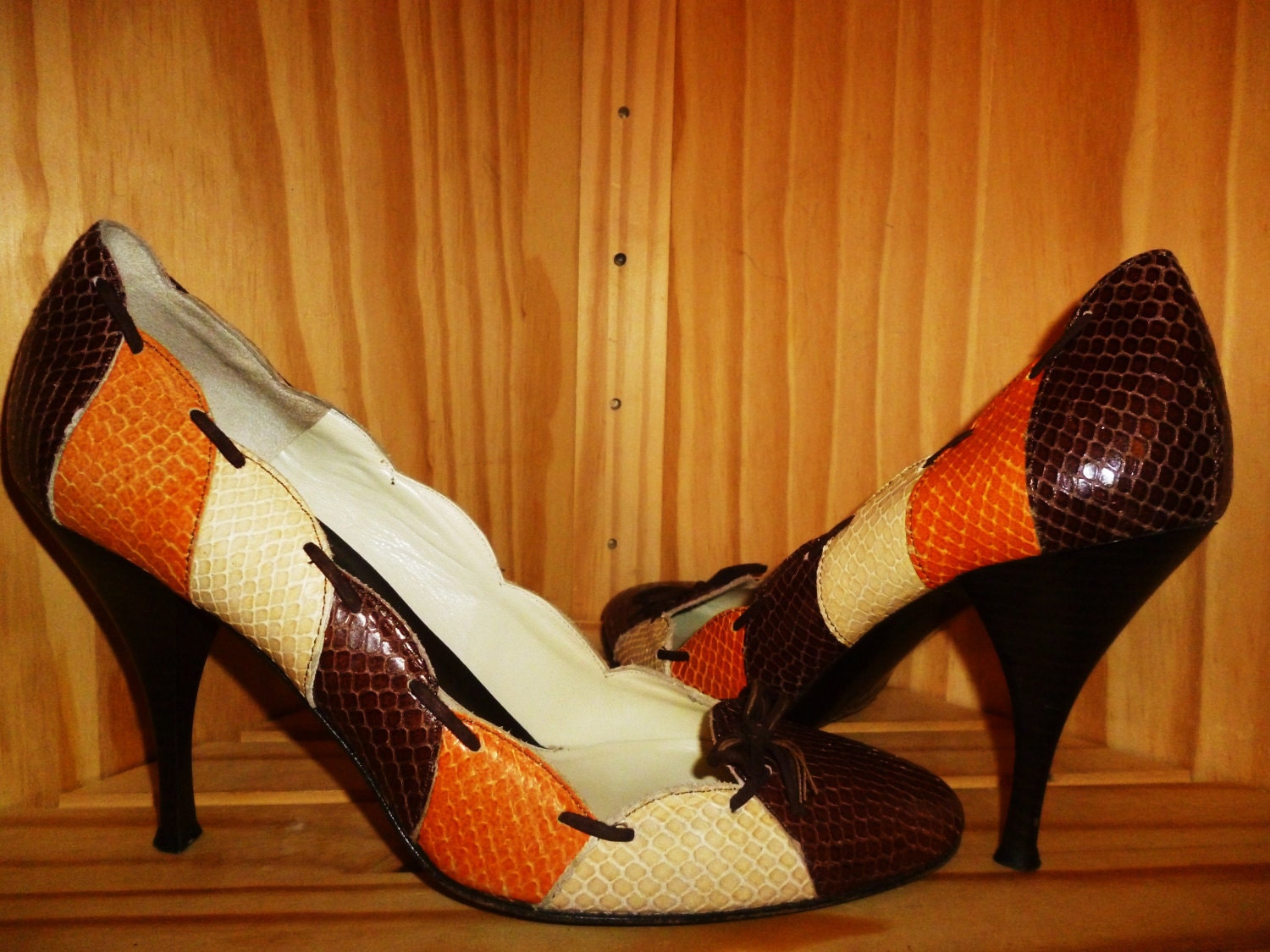 Show a little SKIN Vintage 90's Color Blocked Embossed Snake Skin Leather High Heels Pumps Made in Italy by Amalfi size 10 B