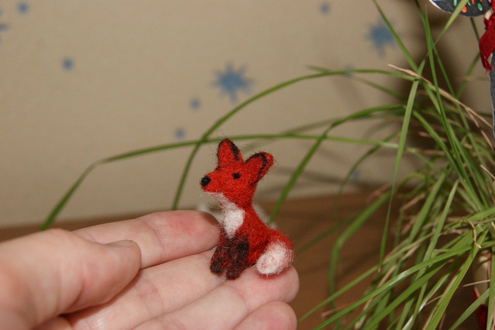 Fox toy, miniature fox, super tiny, needle felted red fox, felted wild animals, felt toy, natural wool toy