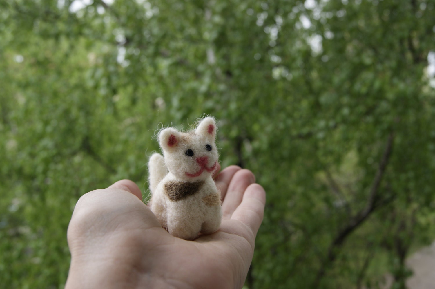 Felted cat, cat miniature, super cute felted cat, natural wool toys, felted toys, white cat
