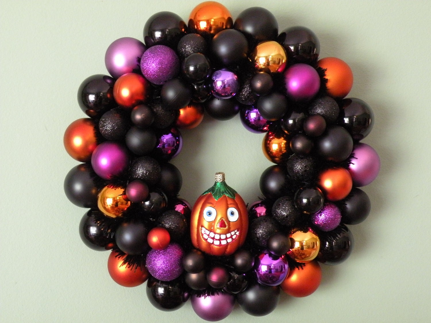 PERKY PUMPKIN HALLOWEEN Ornament Wreath