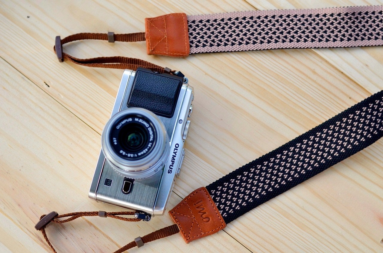 Little heart camera strap (pink)