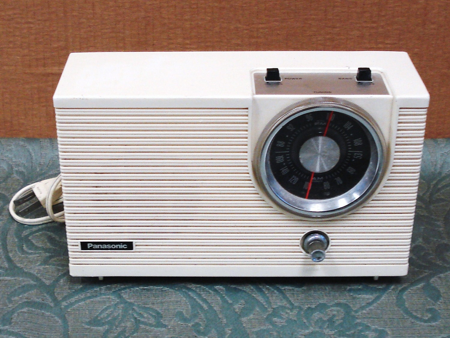 Vintage Panasonic AM FM Radio Model RE-6192.