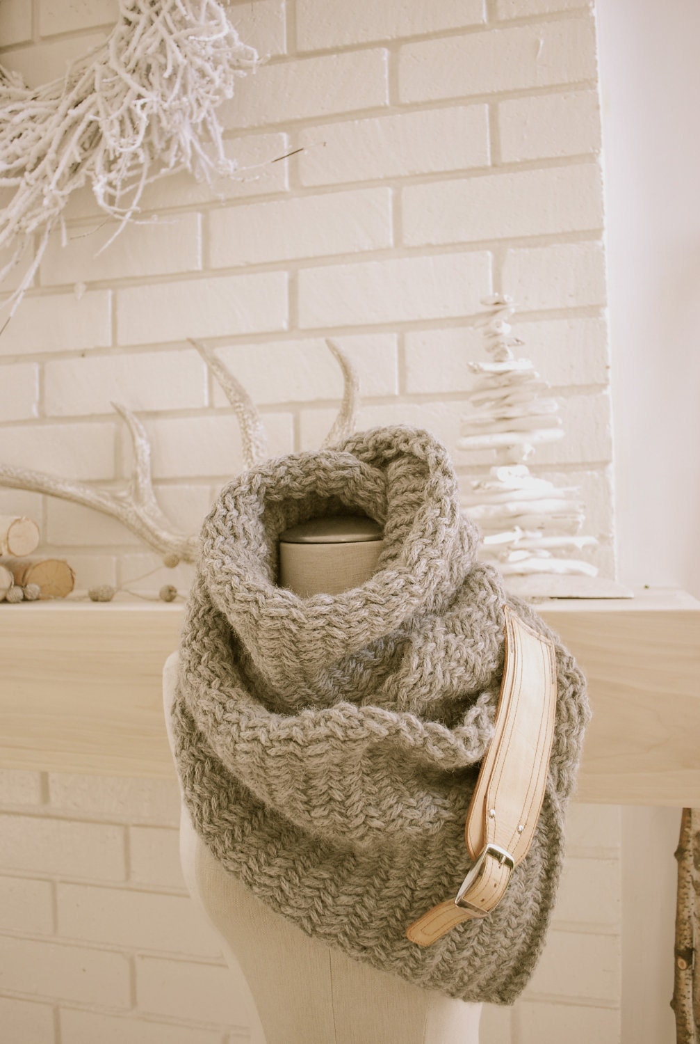 Gray herringbone chunky scarf with leather buckle