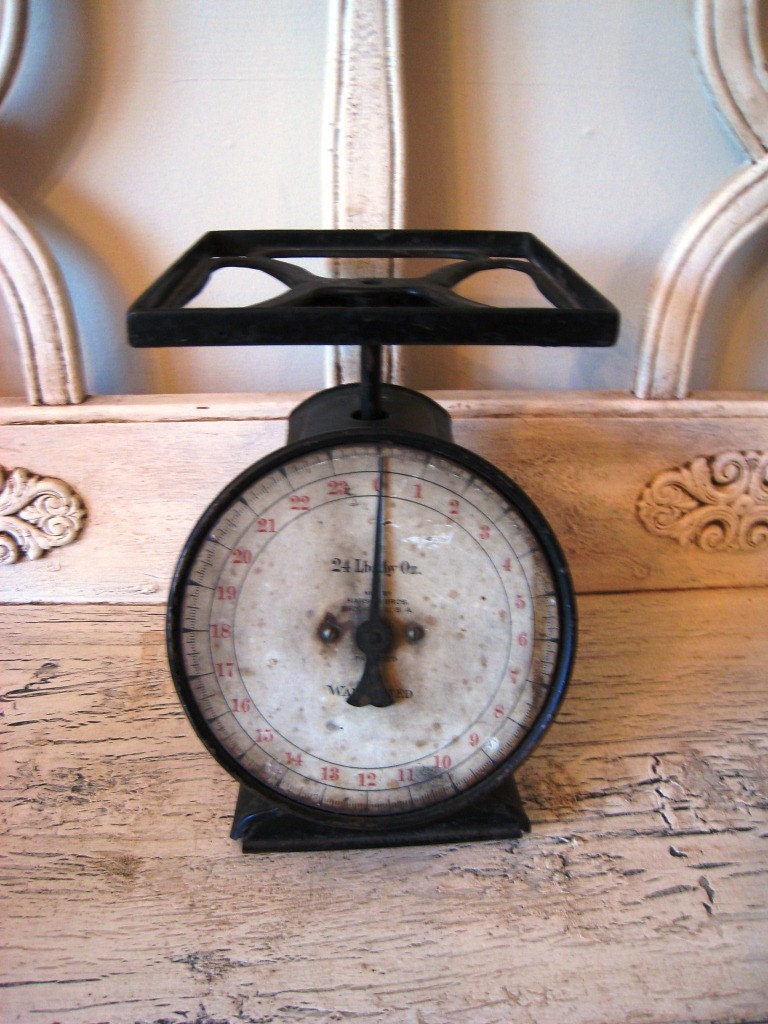 Vintage Kitchen Scale - Black
