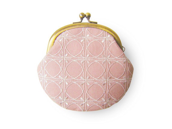 Embroidered Shell Pink Coin Purse - humoresque