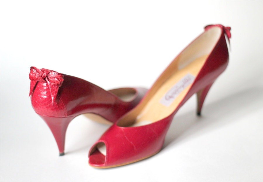 Vintage Pappagallo Shoes - Peep Toe Red Heels with Bows - Classic Womens Red Stiletto 3 inch Heels - Made in Spain - Size 9 1/2 N