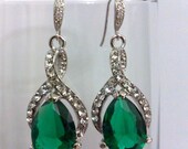 Emerald Green Bridal Earrings, Spring Wedding Jewelry, Oval Teardrop Accessories, GREEN TWIRL