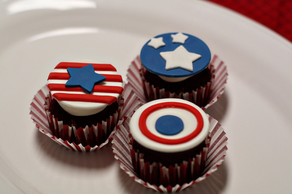 Fondant 4th of July Stars and Stripes Patriotic Toppers for Decorating Cupcakes, Cookies or Brownies for an Independence Day