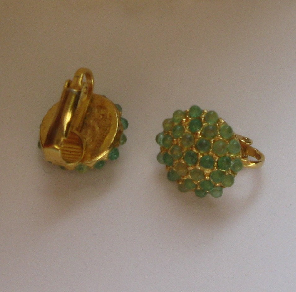 Vintage earrings pretty little green pave earrings clip on