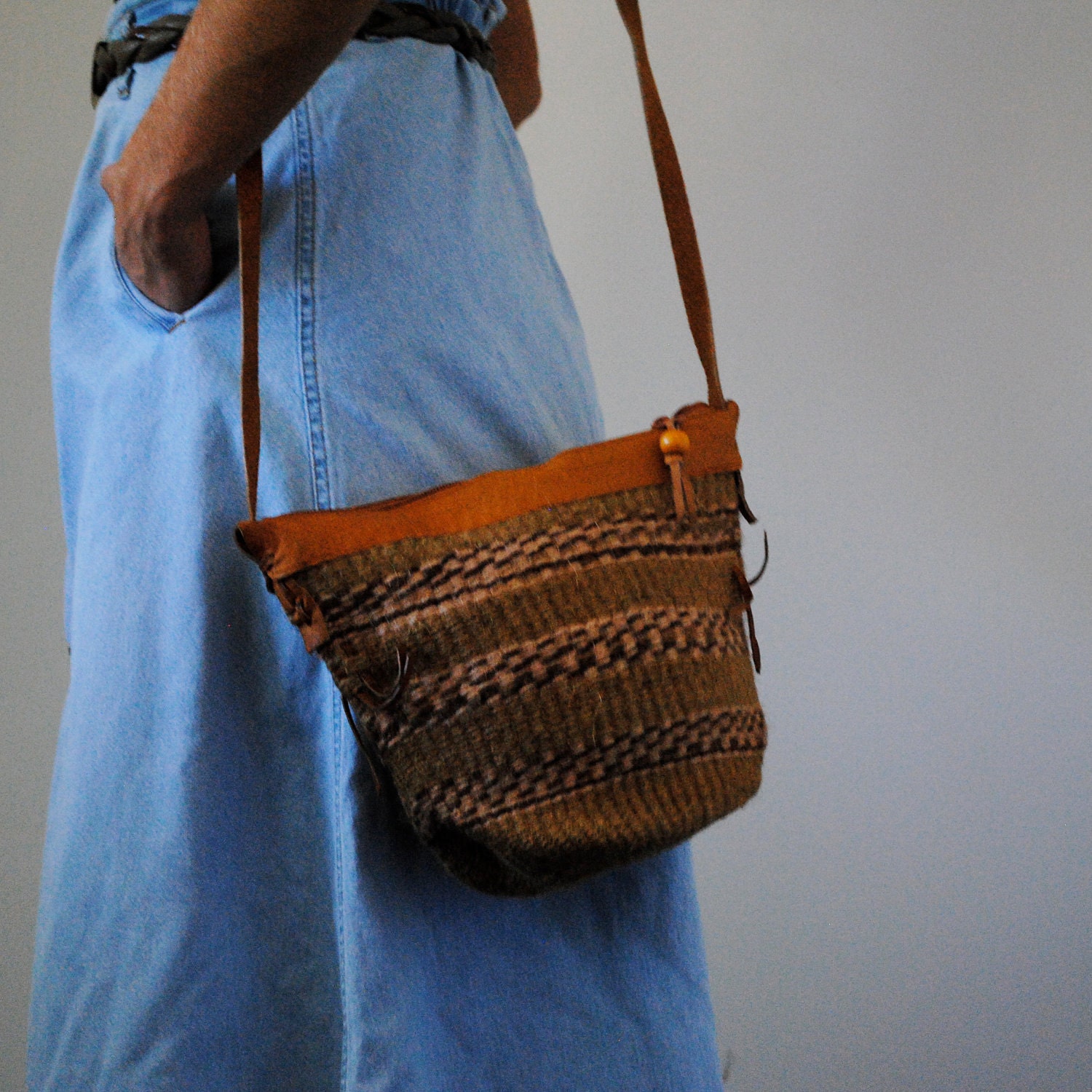 vintage woven purse / shoulder bag