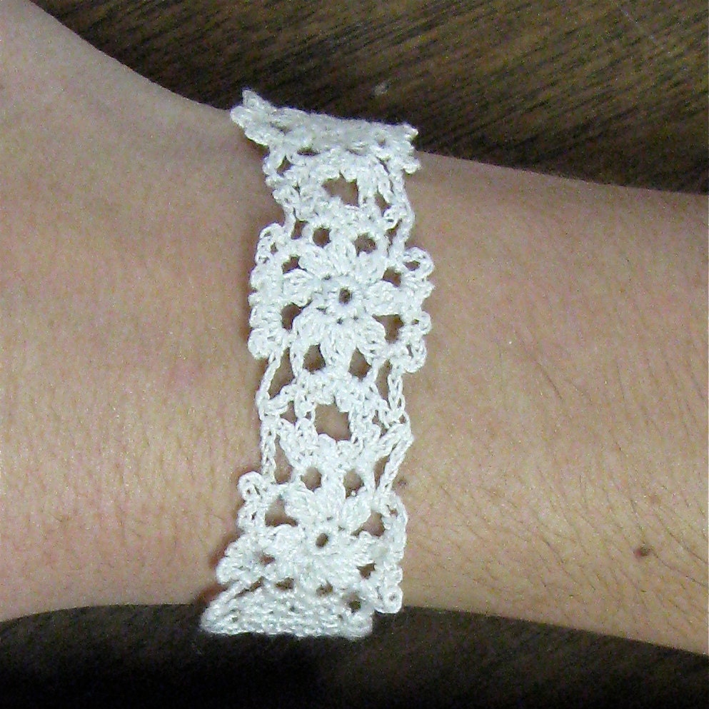 PATTERN for Feminine Spring Celtic Flower Crocheted Bracelet - FREE SHIPPING