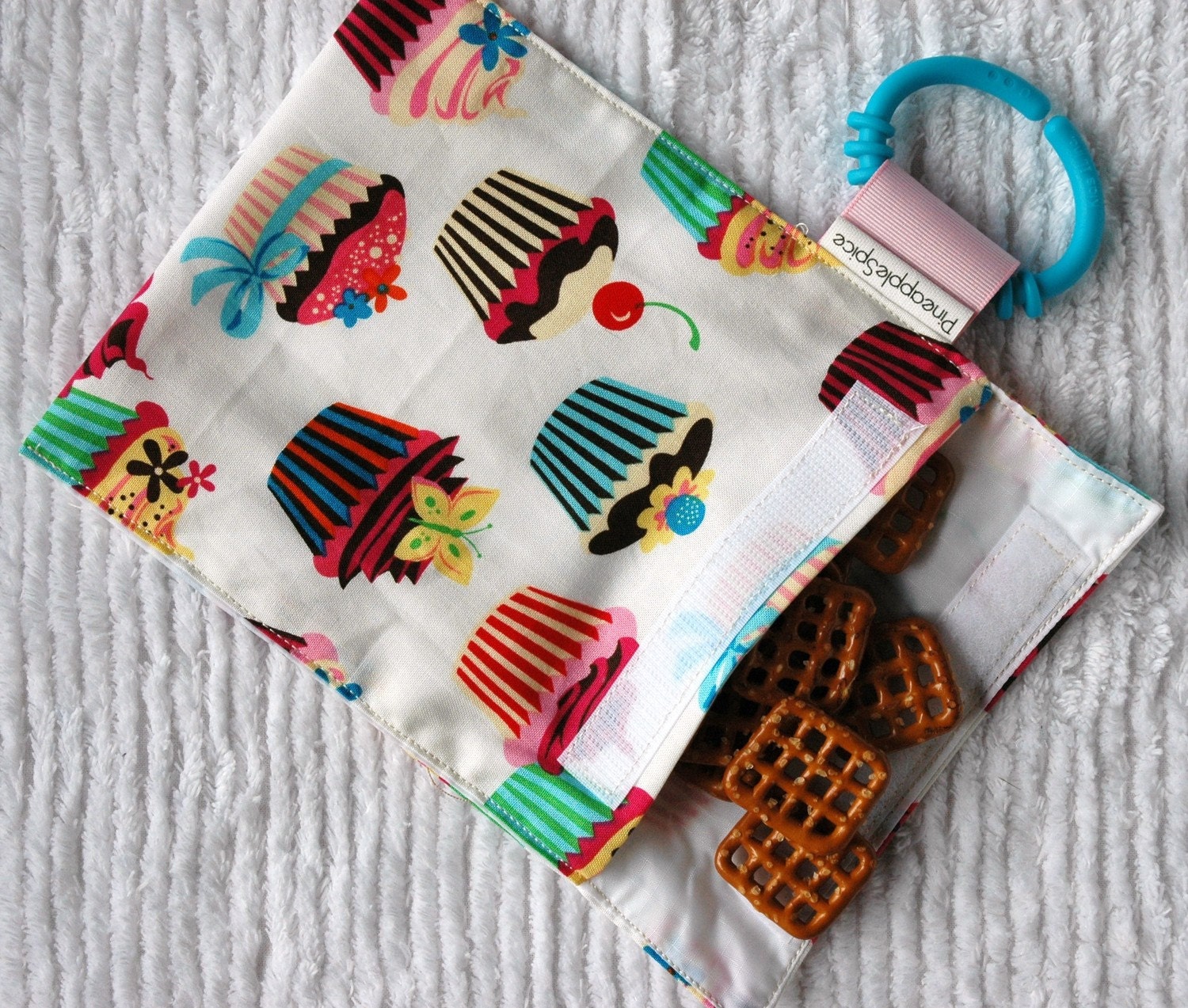 Traveling snack bag Michael Miller's cupcakes   GREAT for KIDS or the OFFICE  reusable eco friendly