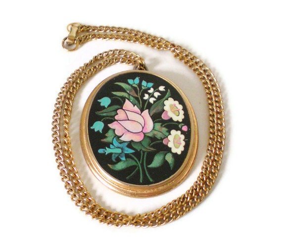 Vintage Folk Art Style Avon Pendant Necklace with Floral Motif