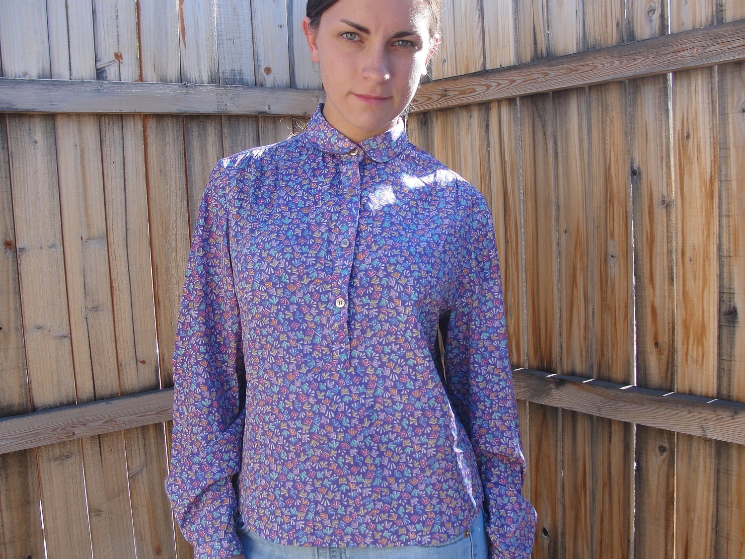 Vintage Blouse / 1980s Bright Arrows Top / 80s Peter Pan Collar Blouse