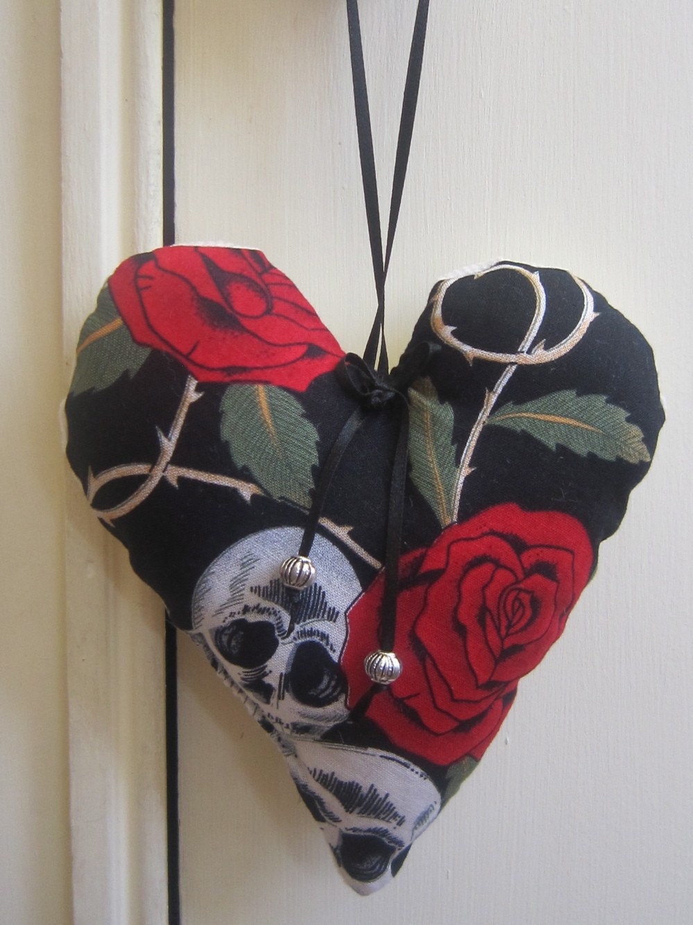 Valentine Love Heart - Skulls & Goth print with roses