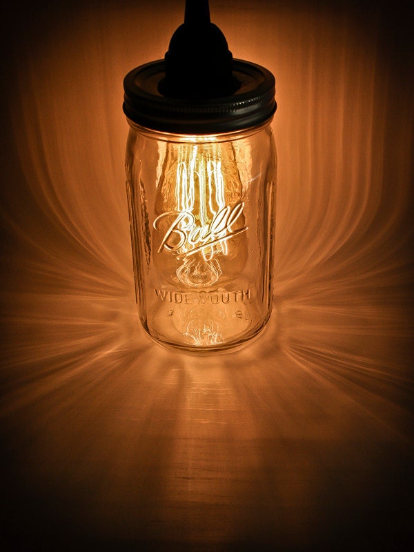 Eye-Catching Mason Jar Pendant Light (Small)