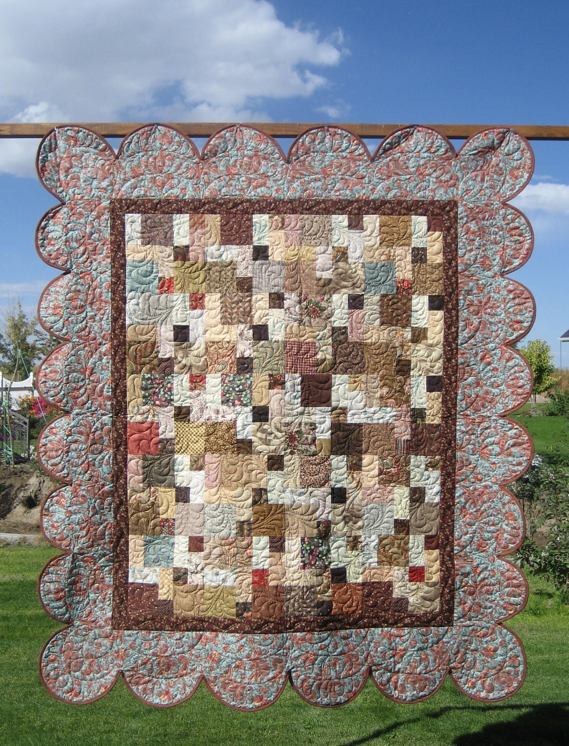 Scalloped Edge Twin Bed Quilt or Throw