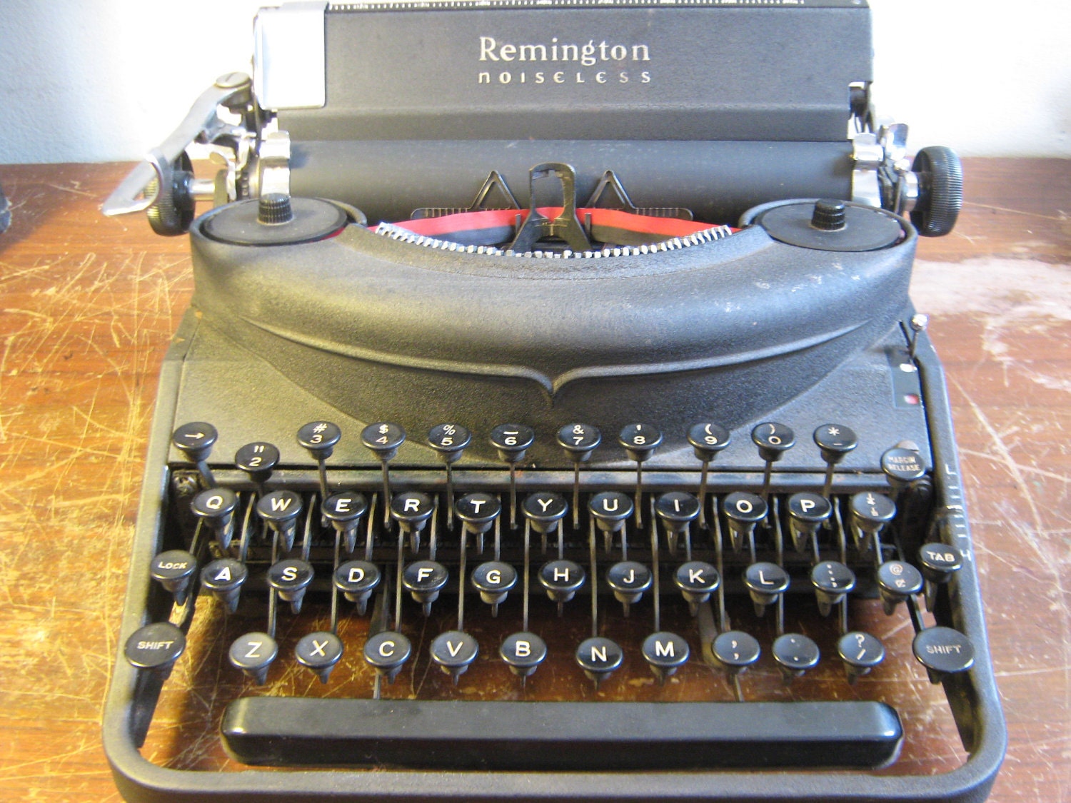 Broken Bargain Remington Noiseless Model 7 portable typewriter