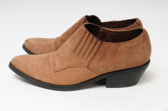 CLICKS Size: 7 western booties