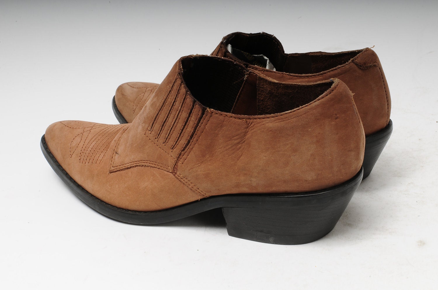 CLICKS Size: 7 western booties
